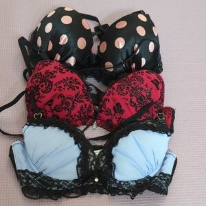 Elegant Lift Up Lace Trimmed Bra Set - Black, Red, and Blue x3 : 32B